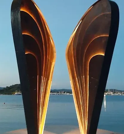 Vami With Sea View 公寓 穆泰尔岛