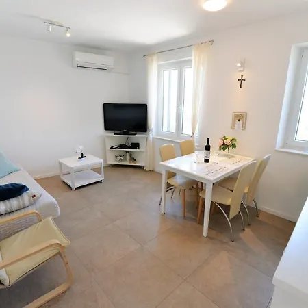 Apartment Vami With Sea View