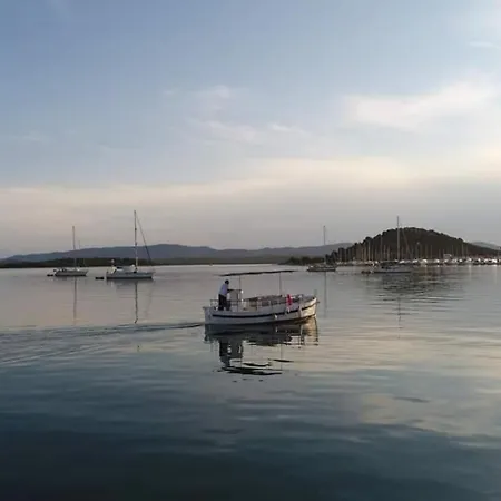 Vami With Sea View Apartment Murter