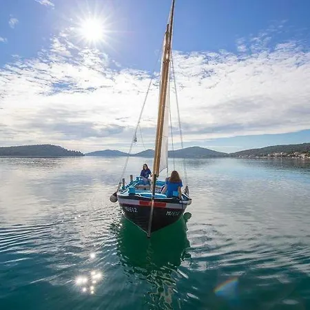 Vami With Sea View Apartment Murter